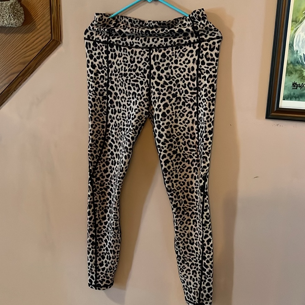Black and Cream Leopard Print Leggings